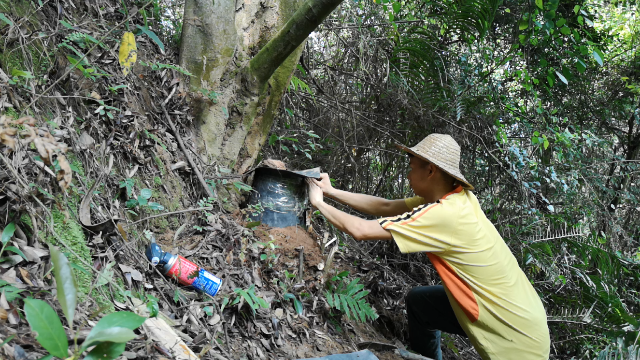 養(yǎng)蜂巢礎(chǔ)的制作方法（用水泥巢礎(chǔ)機(jī)制作巢礎(chǔ)的方法）